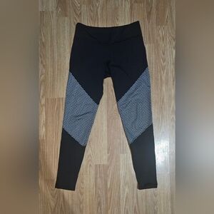 Onzie Black and White Leggings